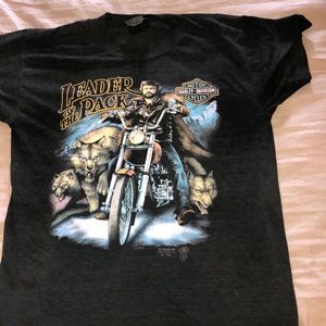 Size medium Harley Davidson shirt